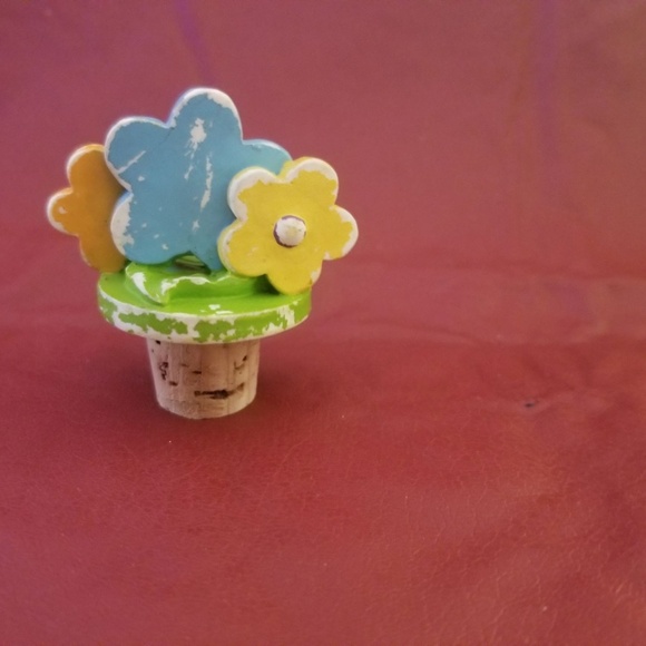 Vintage 70's Spring Flower Wine Topper - Picture 1 of 2